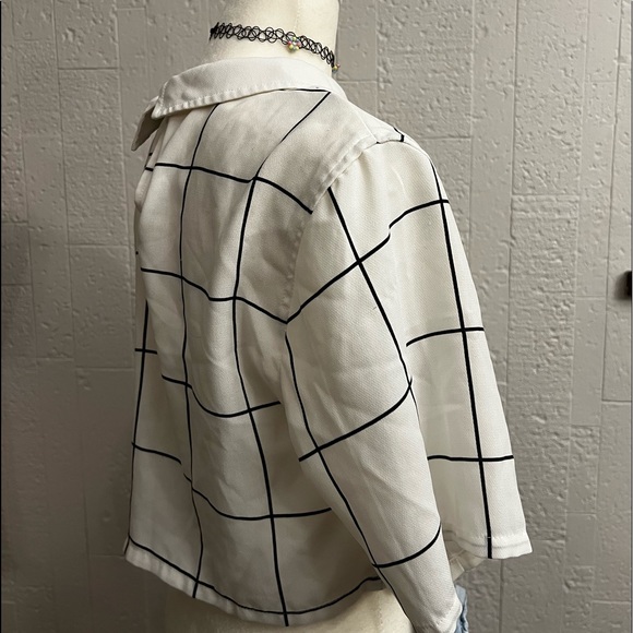 crop top - Picture 2 of 5